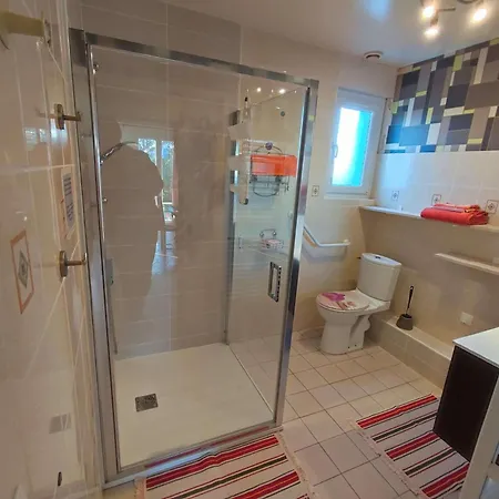 Meuble 10 Personnes בית נופש